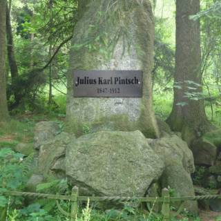 Památník Juliuse Pintsche